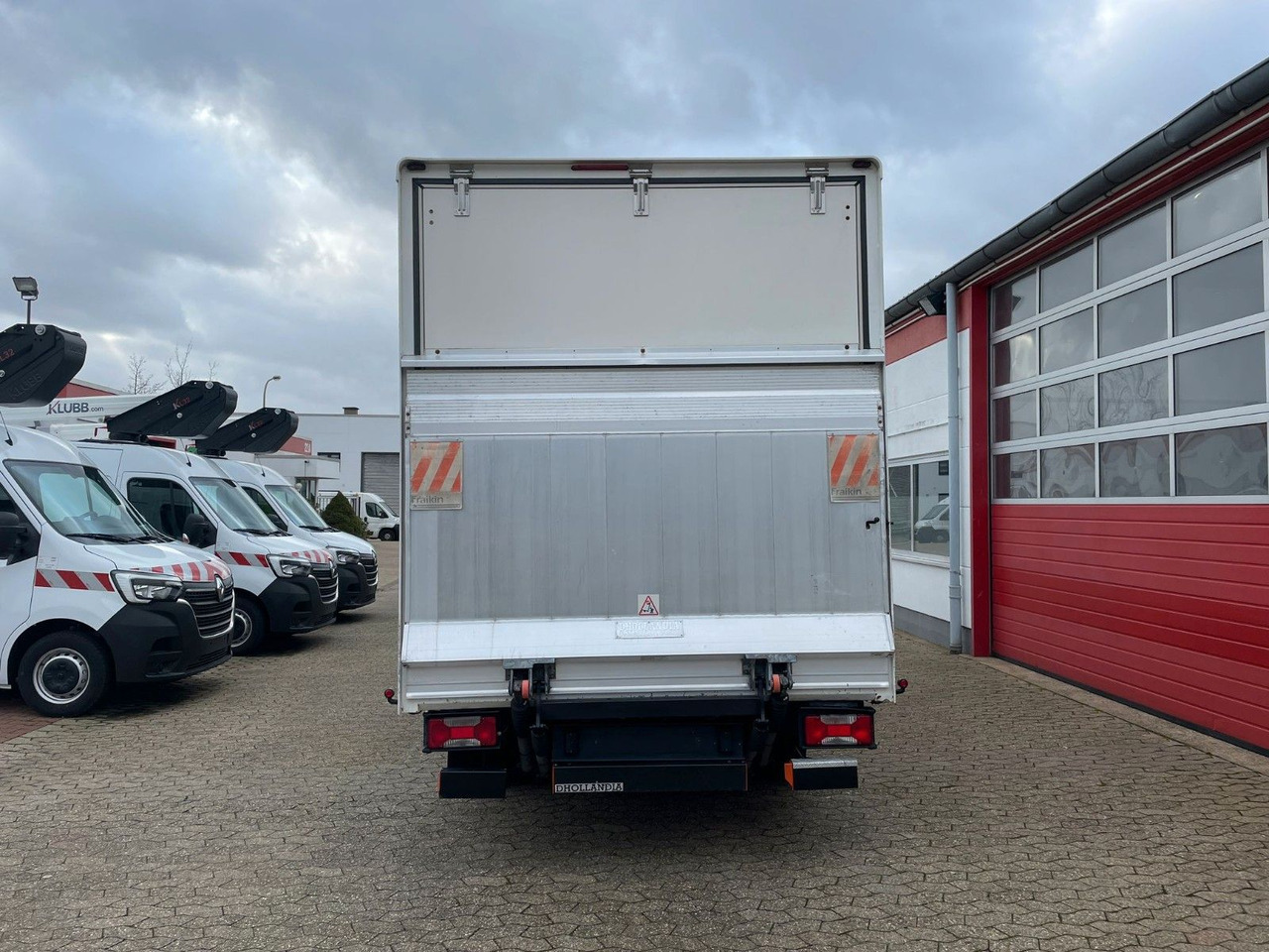 Iveco Daily Koffer 4.2m Ladebordwand Dhollandia Klima - Fourgon grand volume: photos 5 Iveco Daily Koffer 4.2m Ladebordwand Dhollandia Klima - Fourgon grand volume: photos 5
