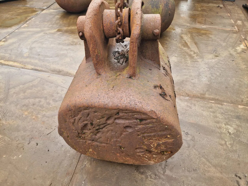 Diversen stalen sloopkogels / sloopbeulen - Cisaille de démolition pour Engins de chantier: photos 5 Diversen stalen sloopkogels / sloopbeulen - Cisaille de démolition pour Engins de chantier: photos 5