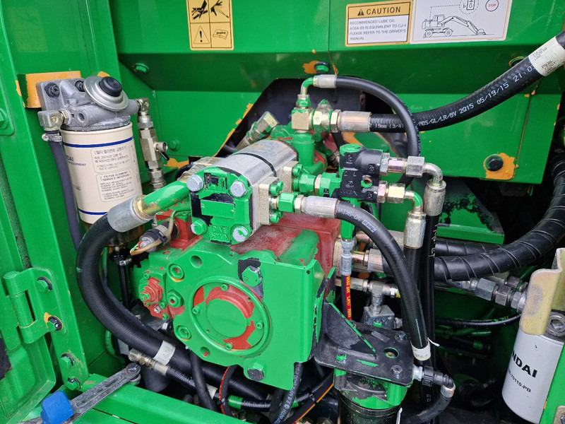 Hyundai Robex 160W-9A met 6-cilinder Cummins motor - Pelle sur pneus: photos 4 Hyundai Robex 160W-9A met 6-cilinder Cummins motor - Pelle sur pneus: photos 4