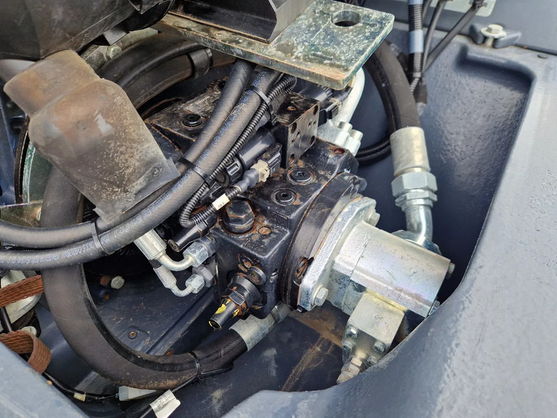 Chargeuse sur pneus Yanmar TL80 / Terex TL80 / Schaeff TL80 very low hours!: photos 8