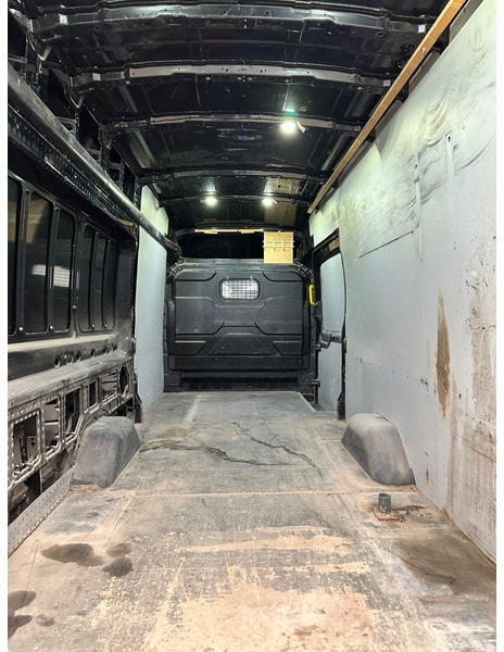 Fourgon utilitaire Ford Transit: photos 7