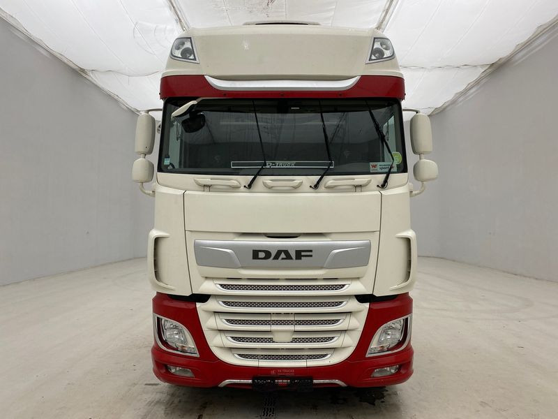 DAF XF105.530 Super Space Cab* - Tracteur routier: photos 2 DAF XF105.530 Super Space Cab* - Tracteur routier: photos 2