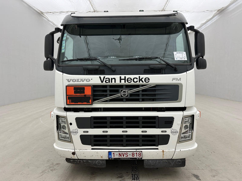 Volvo FM 300 - 6x2 - Camion citerne: photos 2 Volvo FM 300 - 6x2 - Camion citerne: photos 2