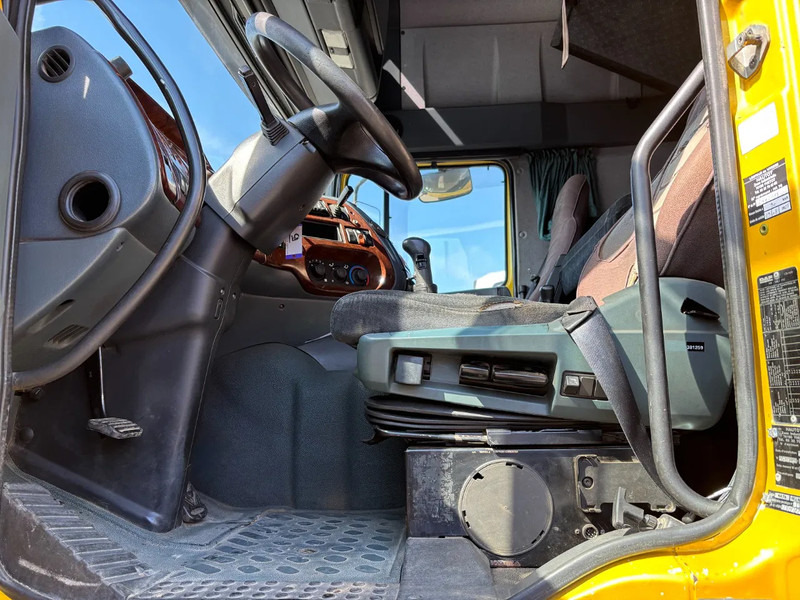 DAF XF 95.530 6X4 Super Spacecab Steelsuspension Manual geabox Euro 3 - Tracteur routier: photos 5 DAF XF 95.530 6X4 Super Spacecab Steelsuspension Manual geabox Euro 3 - Tracteur routier: photos 5