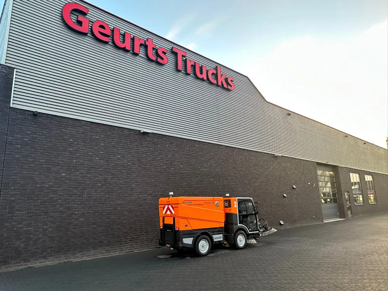 Bucher CITYCAT V20 - Balayeuse de voirie: photos 5 Bucher CITYCAT V20 - Balayeuse de voirie: photos 5