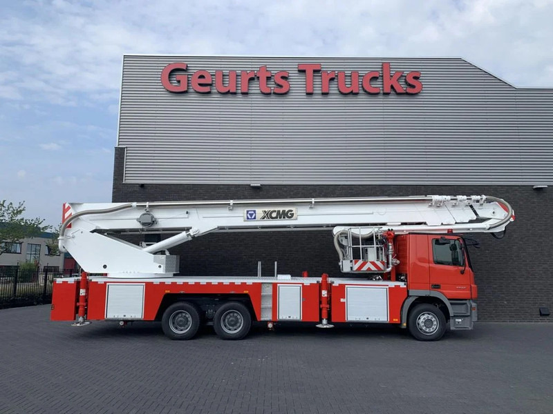 Mercedes-Benz Actros 3332 6X4 XCMG DG53C FIRE FIGTHING PLATFORM 53 METER - Camion: photos 4 Mercedes-Benz Actros 3332 6X4 XCMG DG53C FIRE FIGTHING PLATFORM 53 METER - Camion: photos 4