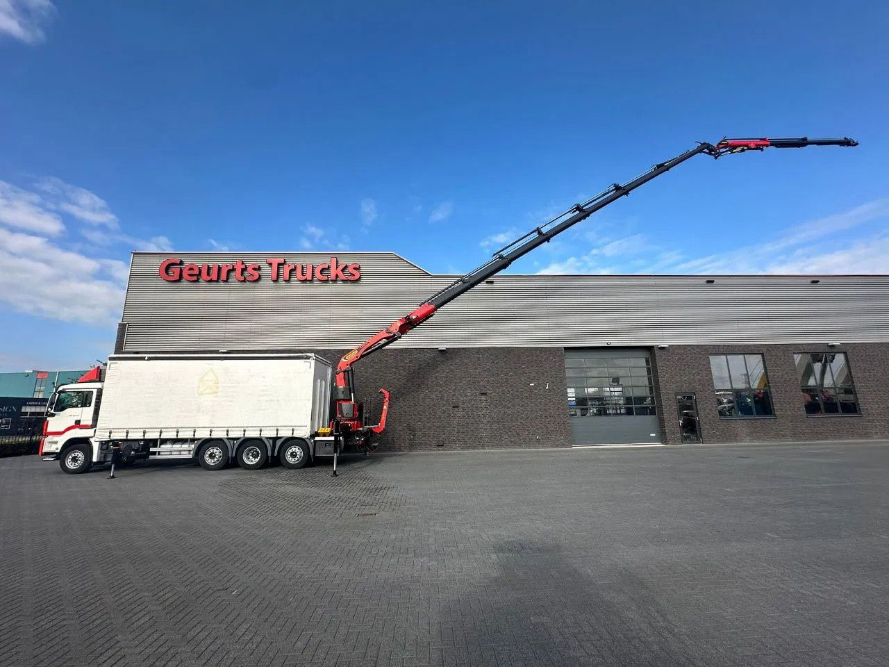 MAN TGS 35.470 8X2 SCHUIFZEIL MET PALFINGER PK37.002 - Camion grue: photos 2 MAN TGS 35.470 8X2 SCHUIFZEIL MET PALFINGER PK37.002 - Camion grue: photos 2