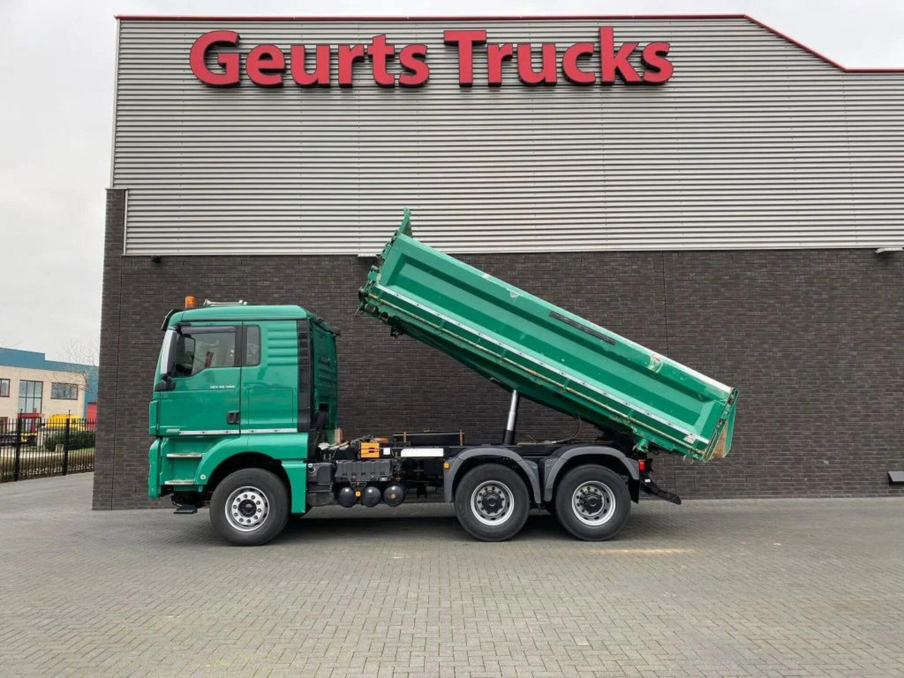 MAN TGX 26.560 6X4 BB + 3 ZIJDIGE KIPPER/TIPPER BORD - Camion benne: photos 1 MAN TGX 26.560 6X4 BB + 3 ZIJDIGE KIPPER/TIPPER BORD - Camion benne: photos 1