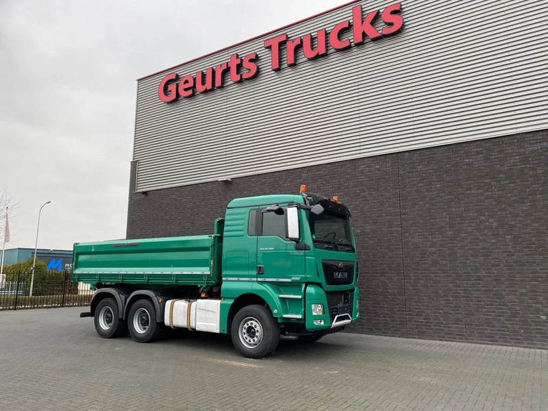 Crédit-bail de MAN TGX 26.560 6X4 BB + 3 ZIJDIGE KIPPER/TIPPER BORD MATIC MAN TGX 26.560 6X4 BB + 3 ZIJDIGE KIPPER/TIPPER BORD MATIC: photos 11 Crédit-bail de MAN TGX 26.560 6X4 BB + 3 ZIJDIGE KIPPER/TIPPER BORD MATIC MAN TGX 26.560 6X4 BB + 3 ZIJDIGE KIPPER/TIPPER BORD MATIC: photos 11