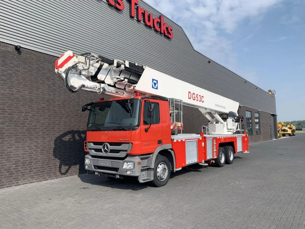 Mercedes-Benz Actros 3332 6X4 XCMG DG53C FIRE FIGTHING PLATFOR - Camion avec nacelle: photos 2 Mercedes-Benz Actros 3332 6X4 XCMG DG53C FIRE FIGTHING PLATFOR - Camion avec nacelle: photos 2
