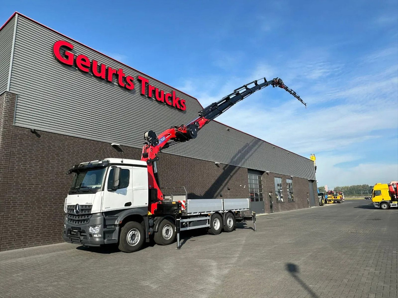 Mercedes-Benz Arocs 3251 8X2 + HMF 7020-K7 FJ 1400-K6 KRAAN/KR - Camion grue: photos 2 Mercedes-Benz Arocs 3251 8X2 + HMF 7020-K7 FJ 1400-K6 KRAAN/KR - Camion grue: photos 2