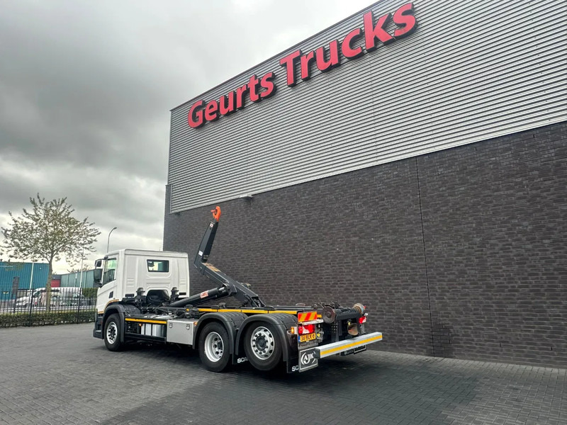 Scania P280 6X2 + AJK/1924 HLF20-6430 HAAKARMSYSTEEM / ABROLLKIPPER / HOOKLIFT - Camion ampliroll: photos 3 Scania P280 6X2 + AJK/1924 HLF20-6430 HAAKARMSYSTEEM / ABROLLKIPPER / HOOKLIFT - Camion ampliroll: photos 3