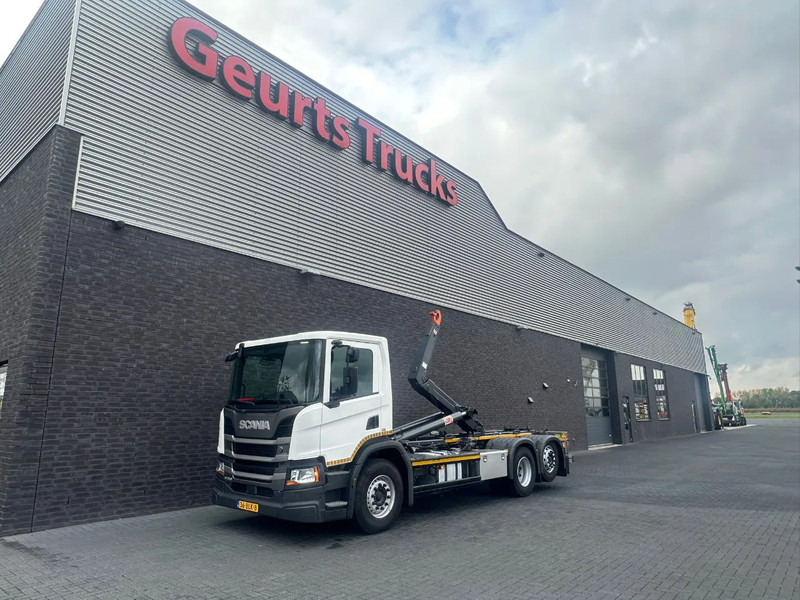 Scania P280 6X2 + AJK/1924 HLF20-6430 HAAKARMSYSTEEM / ABROLLKIPPER / HOOKLIFT - Camion ampliroll: photos 2 Scania P280 6X2 + AJK/1924 HLF20-6430 HAAKARMSYSTEEM / ABROLLKIPPER / HOOKLIFT - Camion ampliroll: photos 2