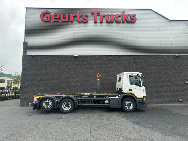 Scania P280 6X2 + AJK/1924 HLF20-6430 HAAKARMSYSTEEM / ABROLLKIPPER / HOOKLIFT - Camion ampliroll: photos 4 Scania P280 6X2 + AJK/1924 HLF20-6430 HAAKARMSYSTEEM / ABROLLKIPPER / HOOKLIFT - Camion ampliroll: photos 4