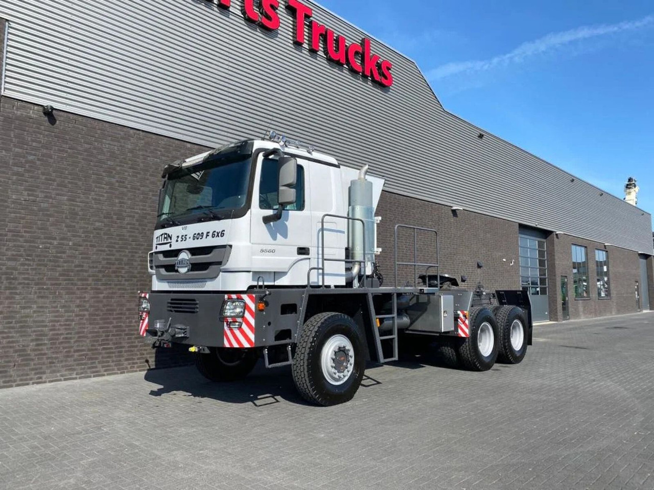 Mercedes-Benz TITAN 5560 Z52-600 F TITAN 5560 Z52-600 F 6X6 HE - Tracteur routier: photos 2 Mercedes-Benz TITAN 5560 Z52-600 F TITAN 5560 Z52-600 F 6X6 HE - Tracteur routier: photos 2