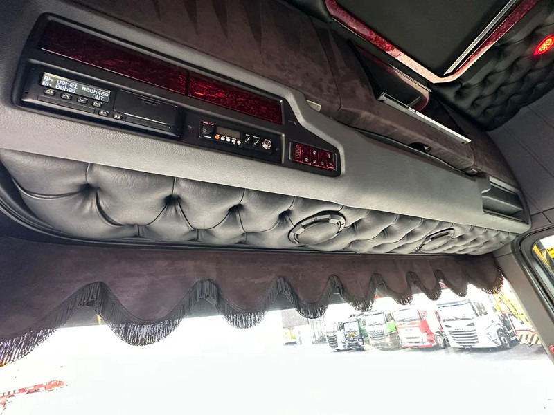 Tracteur routier Scania S660 V8 6X2 LONGLINE SPECIAL INTERIOR BUFFL TREKKER MET HYDRAULIEK / SATTELZUG / TRACTOR UNIT / CAMIÓN: photos 16 Tracteur routier Scania S660 V8 6X2 LONGLINE SPECIAL INTERIOR BUFFL TREKKER MET HYDRAULIEK / SATTELZUG / TRACTOR UNIT / CAMIÓN: photos 16