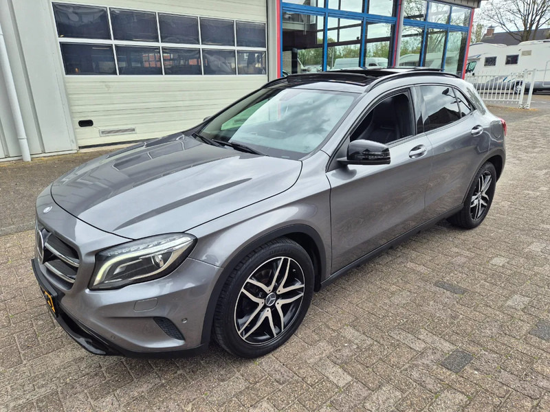 Berline Mercedes-Benz GLA 200 Automaat. AMG. Edition 1: photos 6