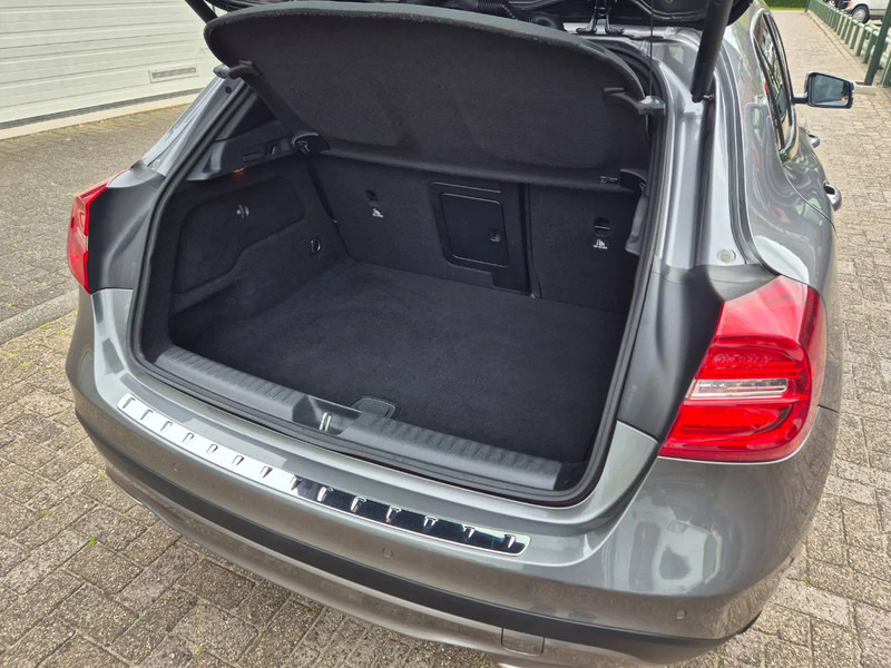 Berline Mercedes-Benz GLA 200 Automaat. AMG. Edition 1: photos 8