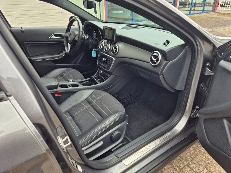 Berline Mercedes-Benz GLA 200 Automaat. AMG. Edition 1: photos 12