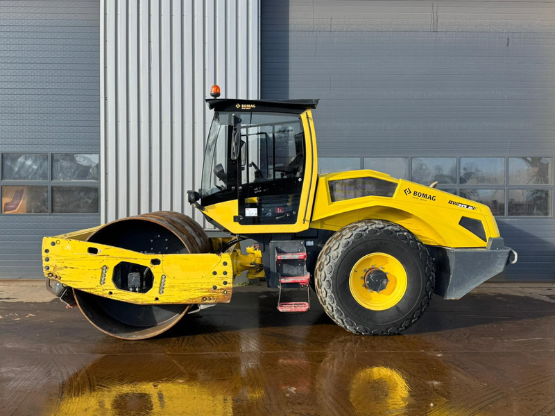 Bomag BW213D-5 - Compacteur: photos 1 Bomag BW213D-5 - Compacteur: photos 1