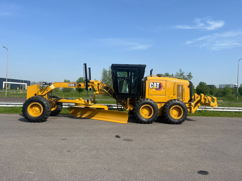 Caterpillar 140GC - Push block / Ripper / New Tires - Niveleuse: photos 1 Caterpillar 140GC - Push block / Ripper / New Tires - Niveleuse: photos 1