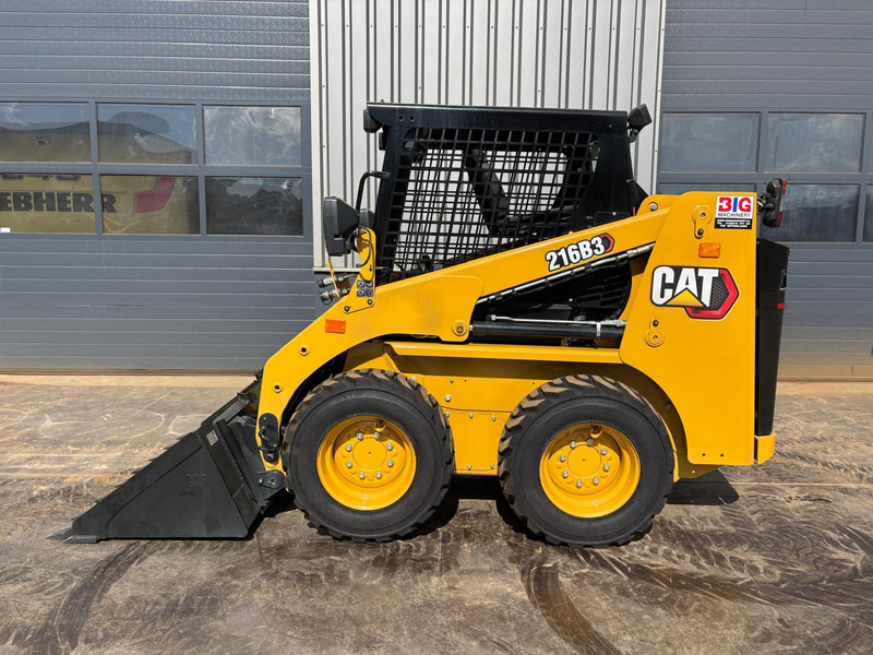 Caterpillar 216B3 - Chargeuse: photos 2 Caterpillar 216B3 - Chargeuse: photos 2