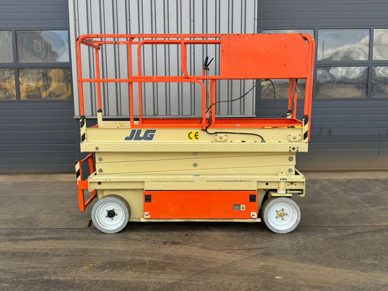 JLG JLG 2033 Schaarhoogwerker - Nacelle ciseaux: photos 5 JLG JLG 2033 Schaarhoogwerker - Nacelle ciseaux: photos 5
