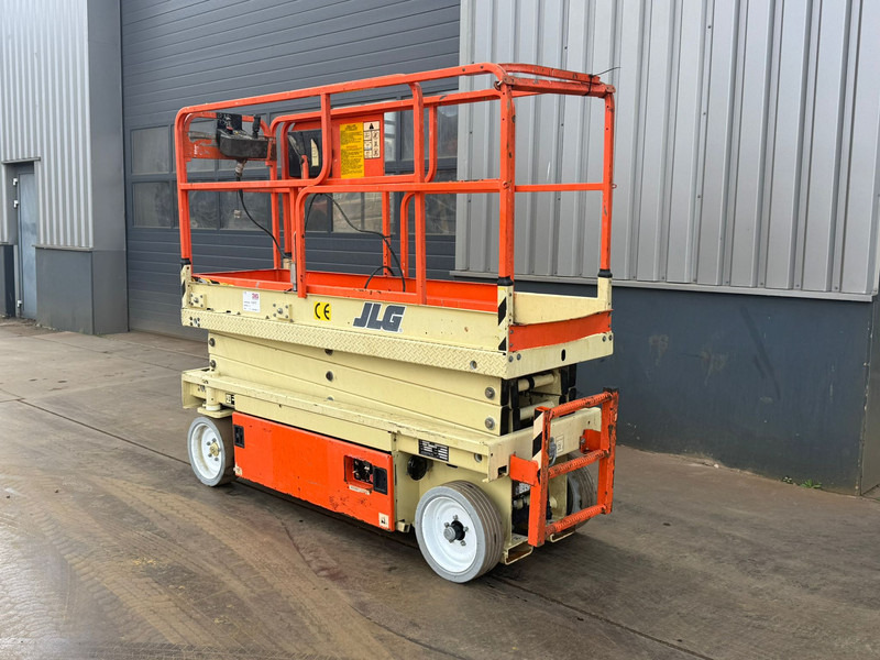 JLG JLG 2033 Schaarhoogwerker - Nacelle ciseaux: photos 2 JLG JLG 2033 Schaarhoogwerker - Nacelle ciseaux: photos 2