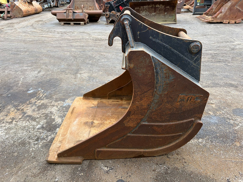 PMC S70 DGB223 1200L 1200mm Bucket - Godet: photos 2 PMC S70 DGB223 1200L 1200mm Bucket - Godet: photos 2