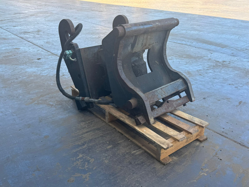 Tilting Quick Coupler CW30 - Treuil: photos 4 Tilting Quick Coupler CW30 - Treuil: photos 4