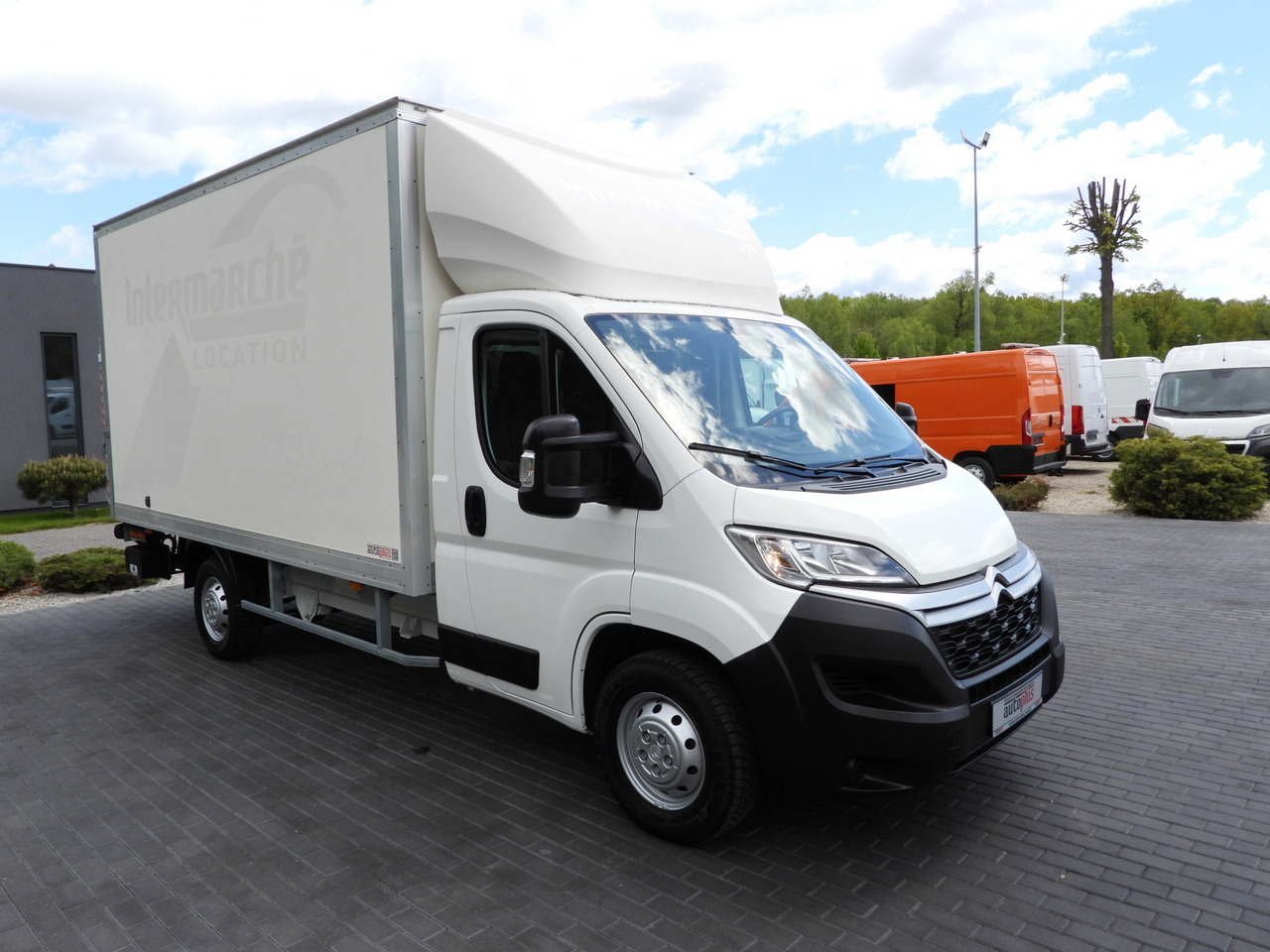CITROEN JUMPER BOX LIFT 8 PALLETS CRUISE CONTROL NAVIGATION AIR CONDITIONING 165HP - Fourgon grand volume: photos 4 CITROEN JUMPER BOX LIFT 8 PALLETS CRUISE CONTROL NAVIGATION AIR CONDITIONING 165HP - Fourgon grand volume: photos 4