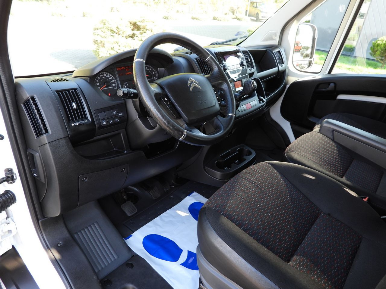 CITROEN JUMPER STAKE BODY DOUBLE CABIN DOKA 7 SEATS PNEUMATICS AIR CONDITIONING 140HP - Utilitaire plateau: photos 2 CITROEN JUMPER STAKE BODY DOUBLE CABIN DOKA 7 SEATS PNEUMATICS AIR CONDITIONING 140HP - Utilitaire plateau: photos 2