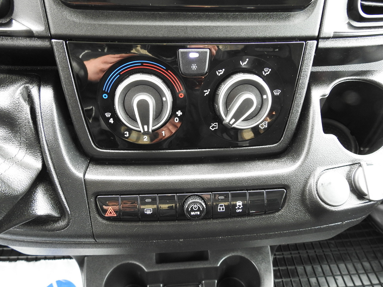 Utilitaire rideaux coulissants (PLSC) FIAT DUCATO TARPAULIN 10 PALLETS WEBASTO CRUISE CONTROL AIR CONDITIONING 180HP: photos 37 Utilitaire rideaux coulissants (PLSC) FIAT DUCATO TARPAULIN 10 PALLETS WEBASTO CRUISE CONTROL AIR CONDITIONING 180HP: photos 37