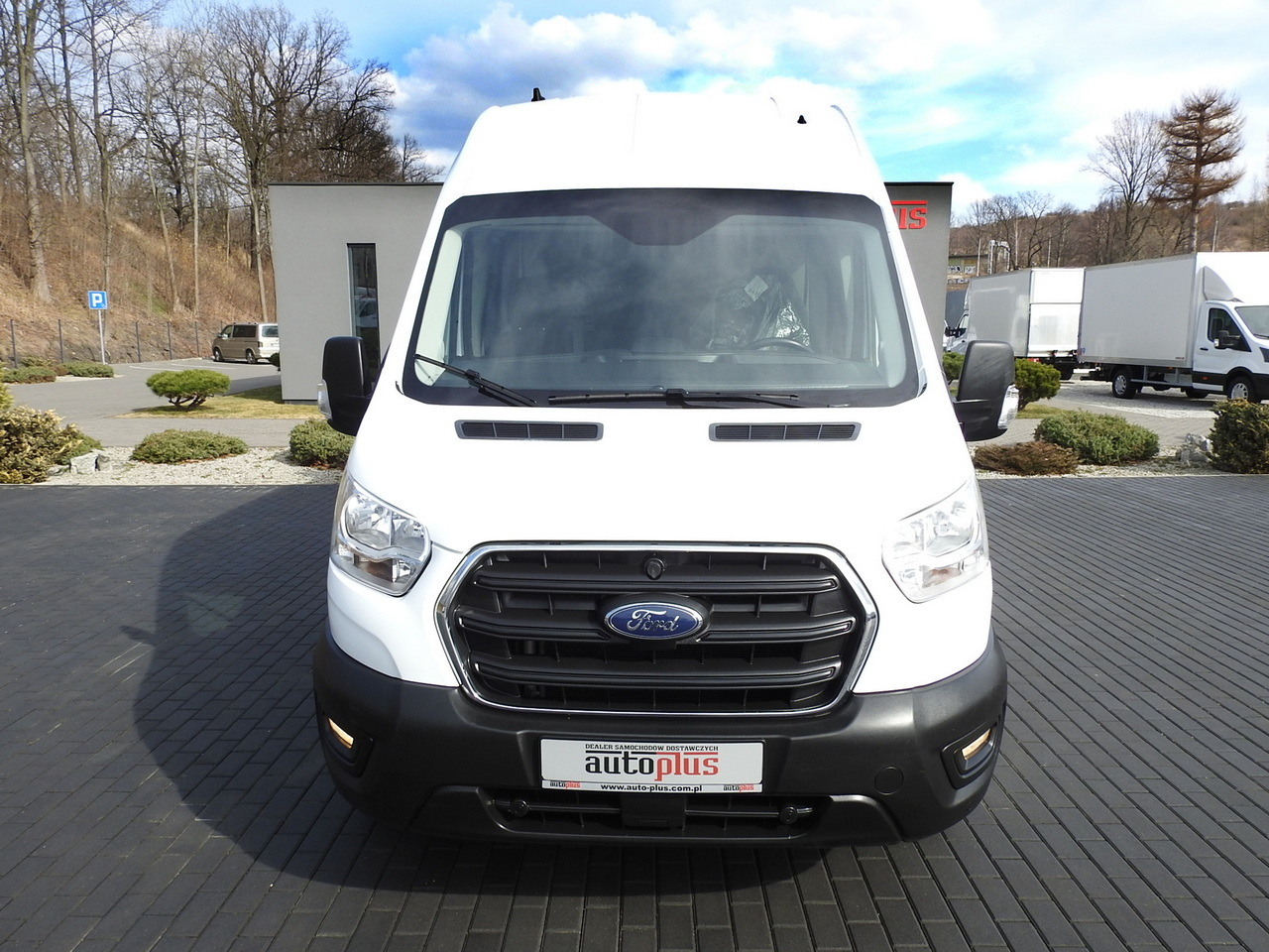 FORD TRANSIT BOX DELIVERY VAN 6 SEATS CRUISE CONTROL LED LIGHTS AIR CONDITIONING 180HP - Fourgon utilitaire: photos 5 FORD TRANSIT BOX DELIVERY VAN 6 SEATS CRUISE CONTROL LED LIGHTS AIR CONDITIONING 180HP - Fourgon utilitaire: photos 5
