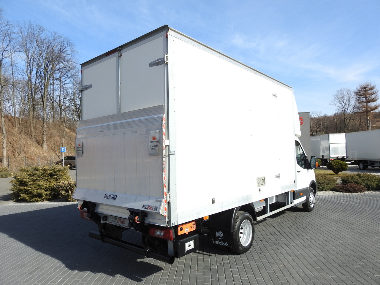 FORD TRANSIT  BOX LIFT 8 PALLETS CRUISE CONTROL LED LIGHTS TWIN WHEELS AIR CONDITIONING  170HP - Utilitaire frigorifique: photos 3 FORD TRANSIT  BOX LIFT 8 PALLETS CRUISE CONTROL LED LIGHTS TWIN WHEELS AIR CONDITIONING  170HP - Utilitaire frigorifique: photos 3