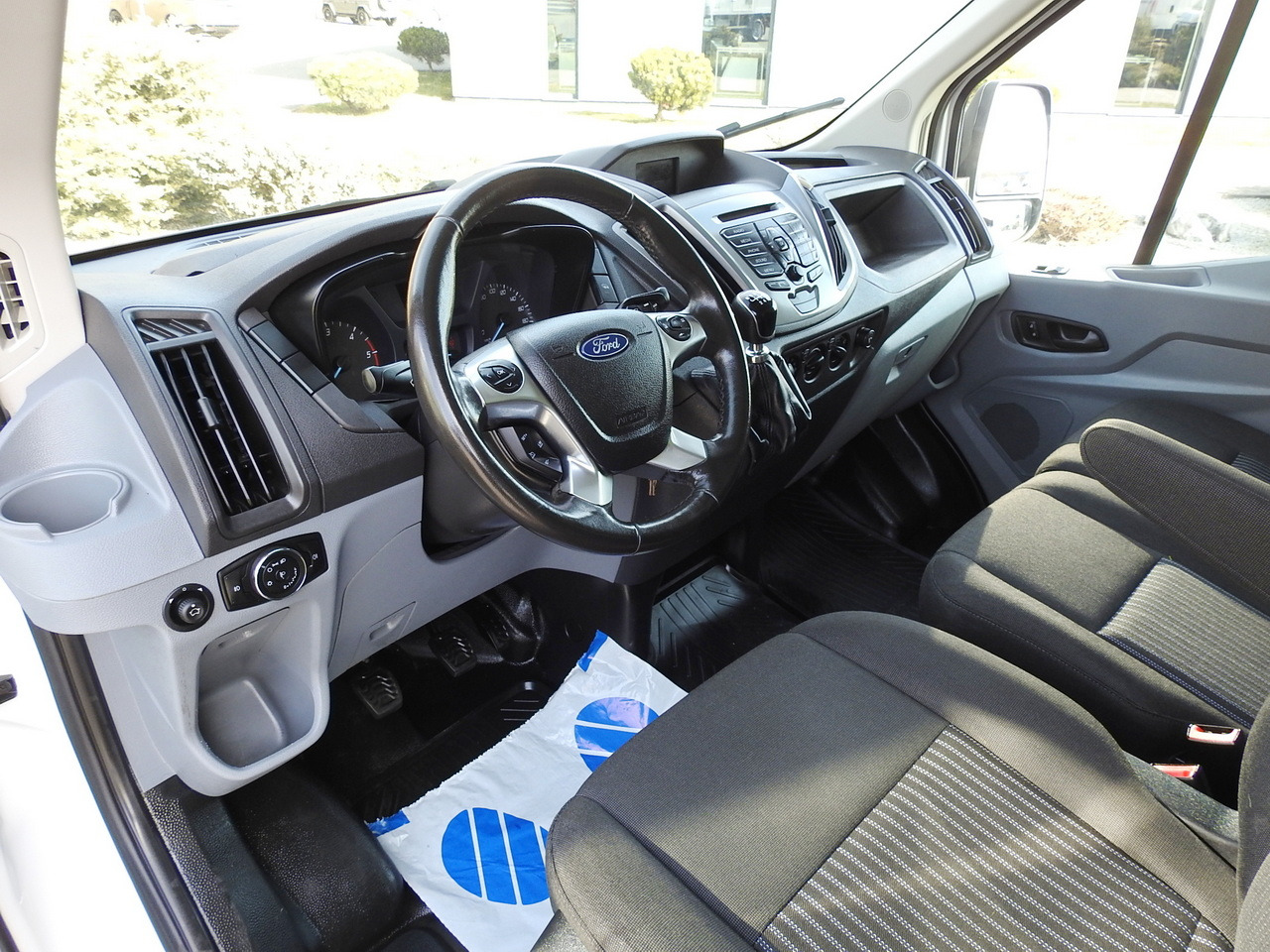 FORD TRANSIT  BOX LIFT 8 PALLETS CRUISE CONTROL LED LIGHTS TWIN WHEELS AIR CONDITIONING  170HP - Utilitaire frigorifique: photos 2 FORD TRANSIT  BOX LIFT 8 PALLETS CRUISE CONTROL LED LIGHTS TWIN WHEELS AIR CONDITIONING  170HP - Utilitaire frigorifique: photos 2