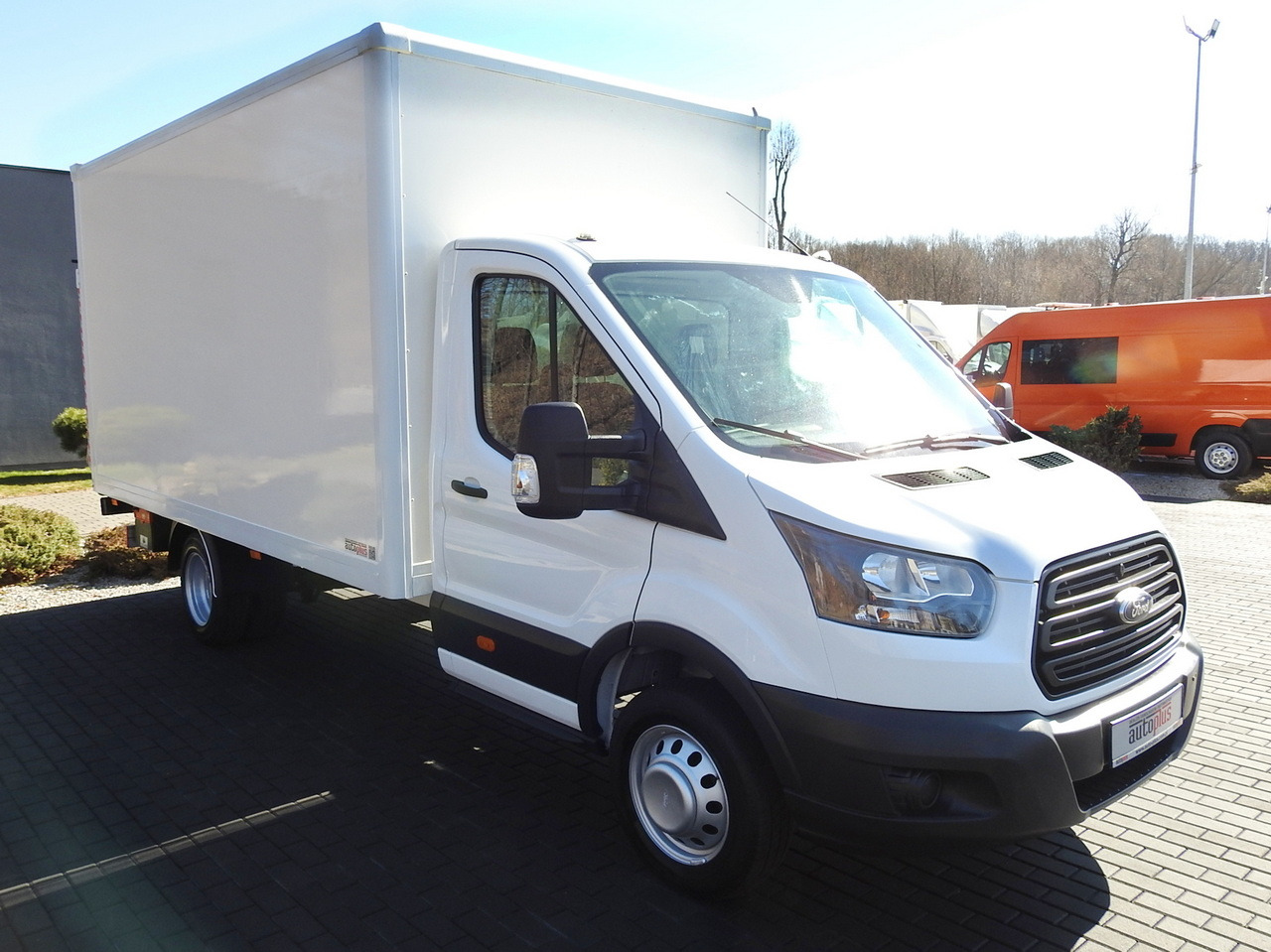FORD TRANSIT BOX LIFT 8 PALLETS TWIN WHEELS AIR CONDITIONING 130HP - Fourgon grand volume: photos 4 FORD TRANSIT BOX LIFT 8 PALLETS TWIN WHEELS AIR CONDITIONING 130HP - Fourgon grand volume: photos 4