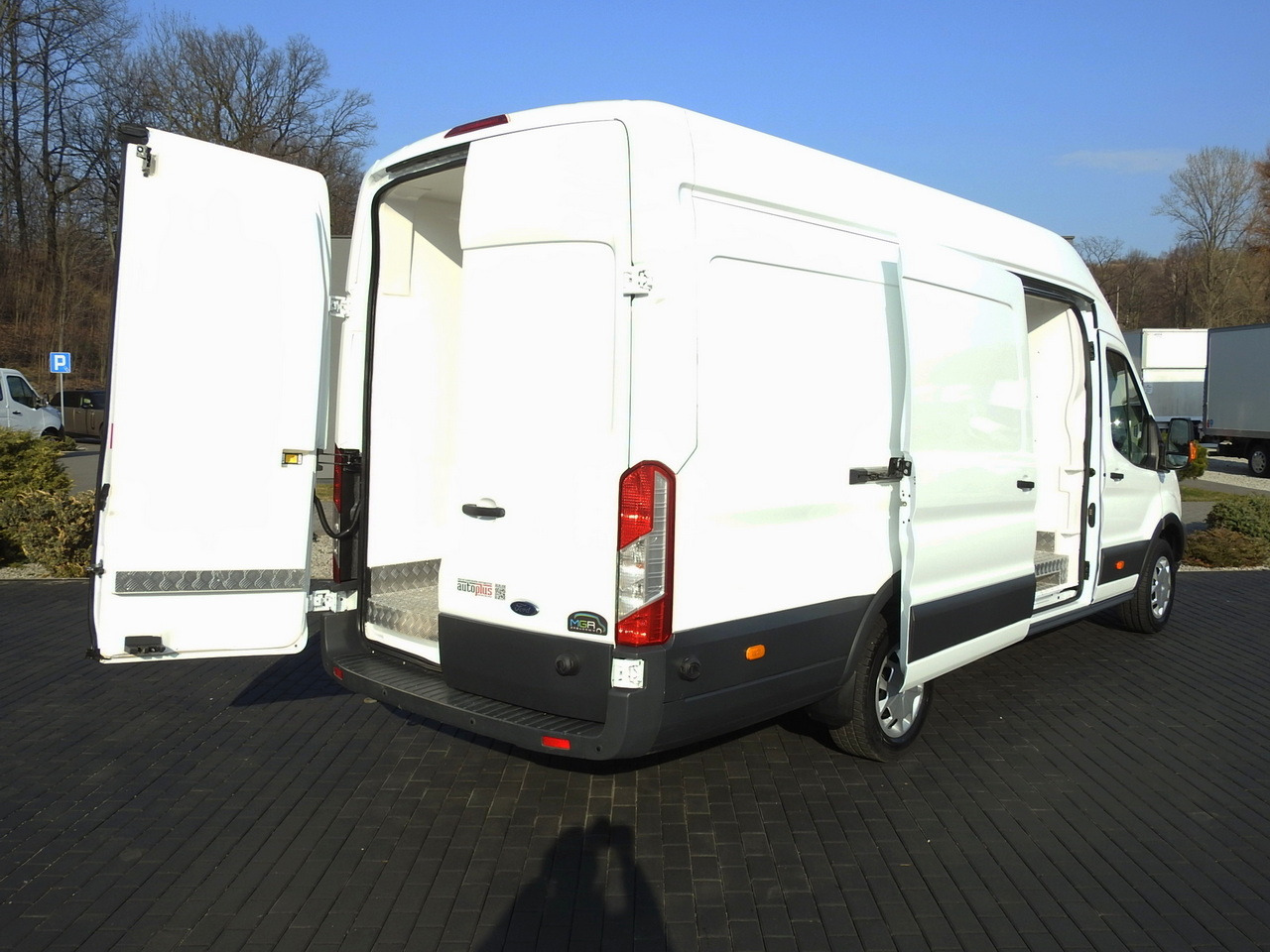 FORD TRANSIT  REFRIGERATOR VAN 0°C HEATING FUNCTION CRUISE CONTROL LED LIGHTS AIR CONDITIONING  130HP - Utilitaire frigorifique: photos 3 FORD TRANSIT  REFRIGERATOR VAN 0°C HEATING FUNCTION CRUISE CONTROL LED LIGHTS AIR CONDITIONING  130HP - Utilitaire frigorifique: photos 3