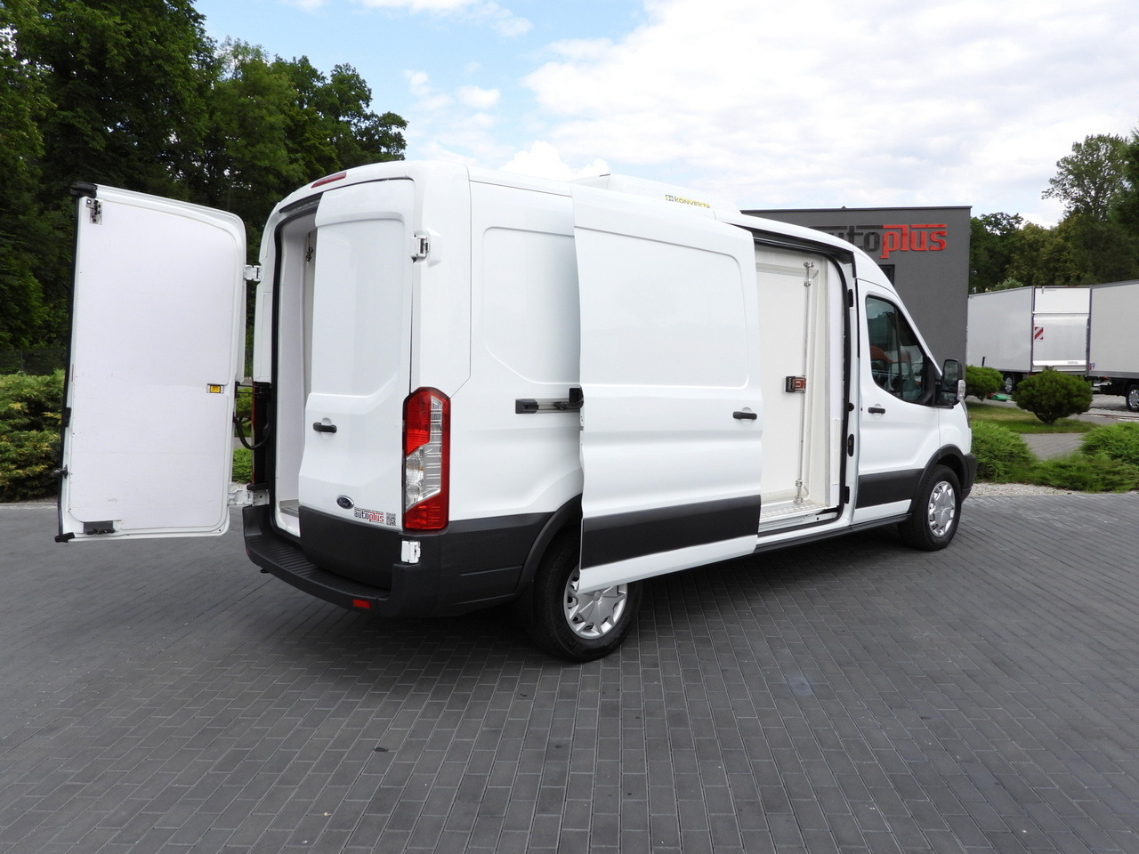 FORD TRANSIT REFRIGERATOR VAN 5*C AIR CONDITIONING  105HP - Utilitaire frigorifique: photos 3 FORD TRANSIT REFRIGERATOR VAN 5*C AIR CONDITIONING  105HP - Utilitaire frigorifique: photos 3