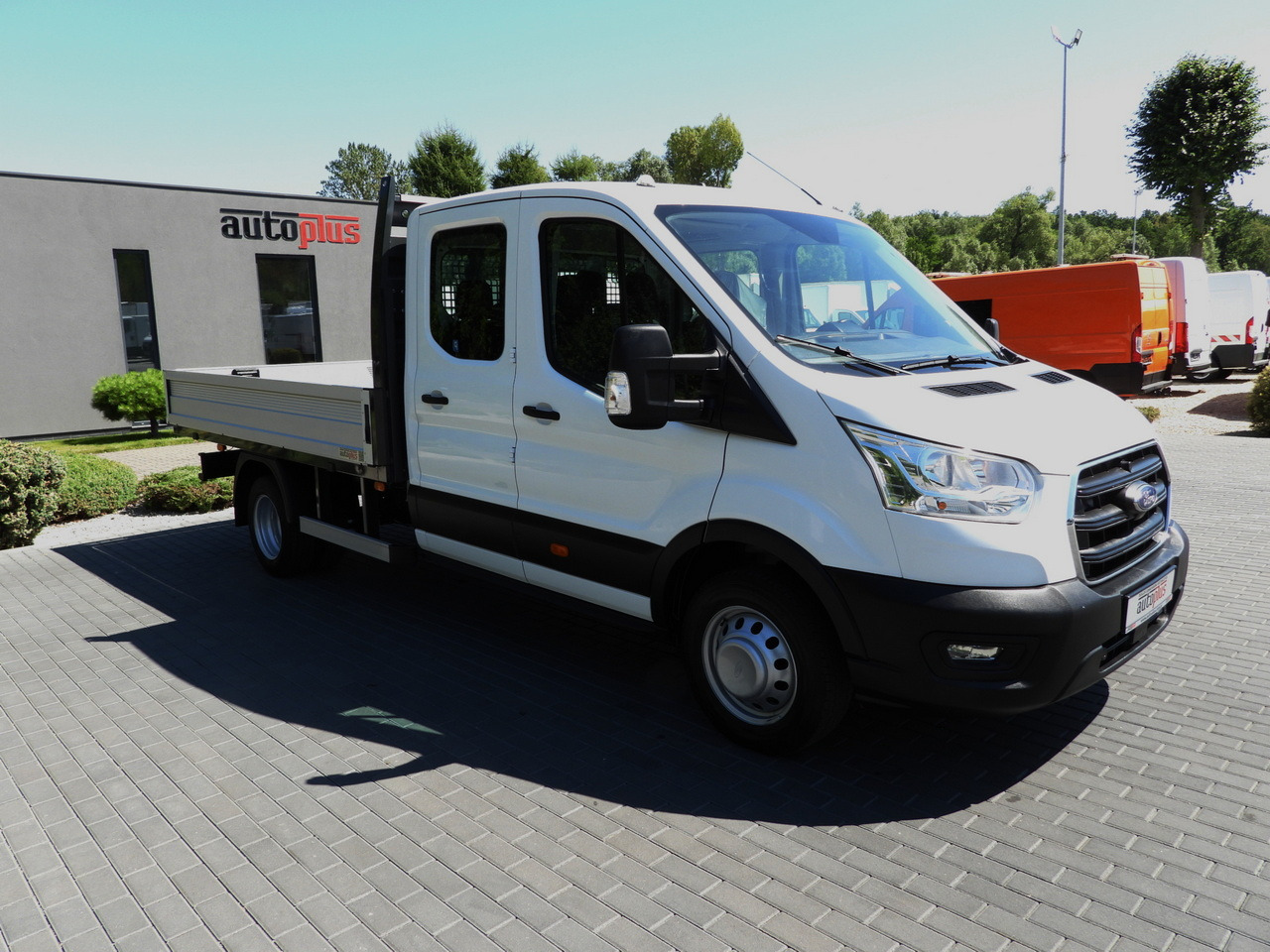 FORD TRANSIT STAKE BODY DOUBLE CABIN DOKA 7 SEATS TWIN WHEELS AIR CONDITIONING 130HP - Utilitaire plateau: photos 4 FORD TRANSIT STAKE BODY DOUBLE CABIN DOKA 7 SEATS TWIN WHEELS AIR CONDITIONING 130HP - Utilitaire plateau: photos 4