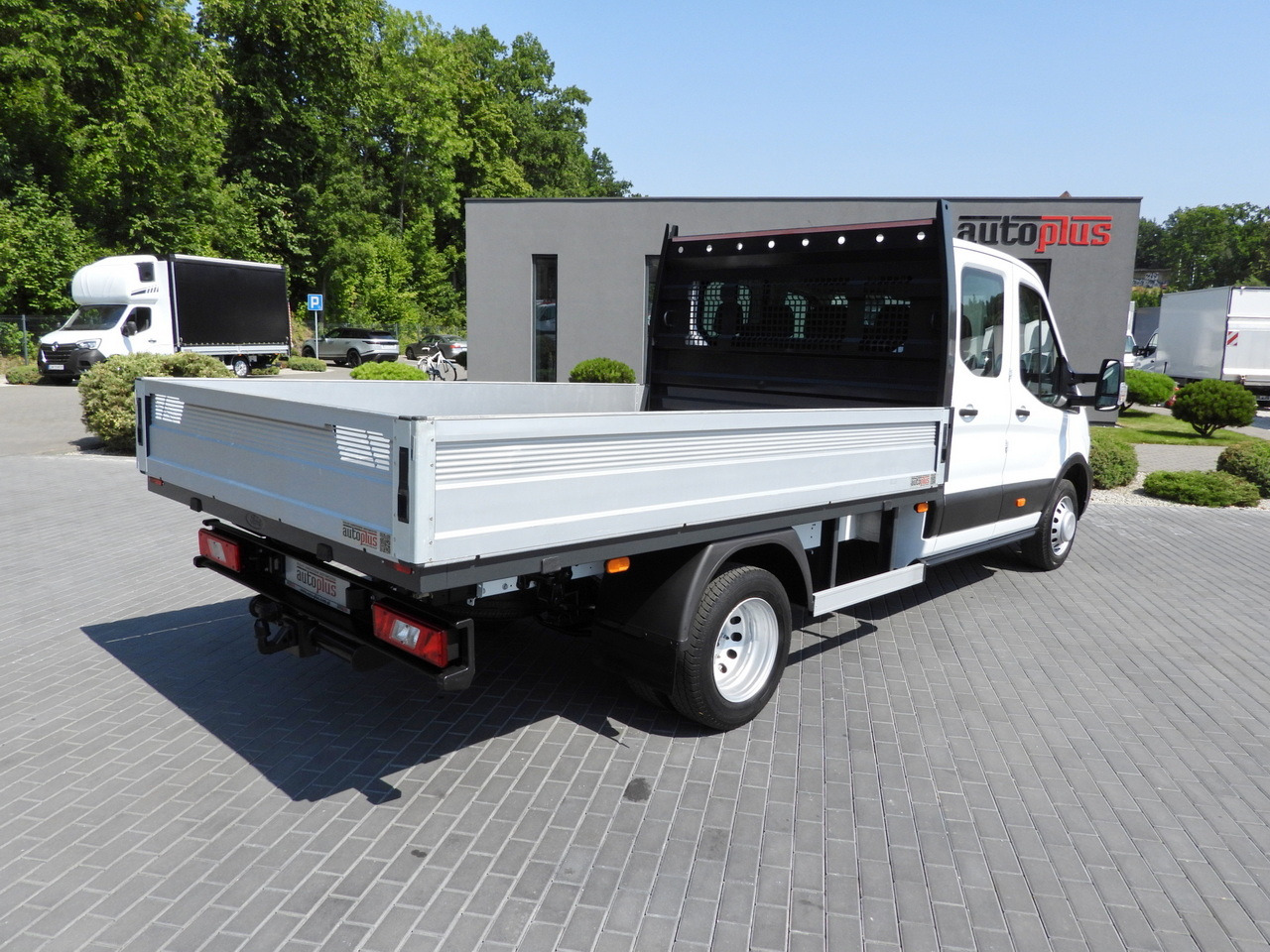 FORD TRANSIT STAKE BODY DOUBLE CABIN DOKA 7 SEATS TWIN WHEELS AIR CONDITIONING 130HP - Utilitaire plateau: photos 3 FORD TRANSIT STAKE BODY DOUBLE CABIN DOKA 7 SEATS TWIN WHEELS AIR CONDITIONING 130HP - Utilitaire plateau: photos 3