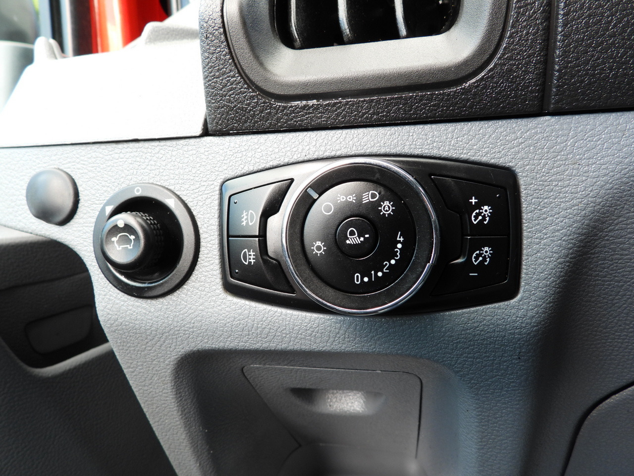 Utilitaire benne FORD TRANSIT TIPPER CRUISE CONTROL LED LIGHTS TWIN WHEELS AIR CONDITIONING 170HP: photos 31 Utilitaire benne FORD TRANSIT TIPPER CRUISE CONTROL LED LIGHTS TWIN WHEELS AIR CONDITIONING 170HP: photos 31