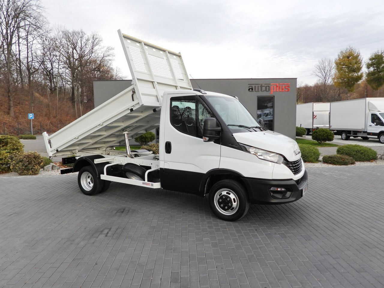 IVECO DAILY 35C14 TIPPER CRUISE CONTROL TWIN WHEELS AIR CONDITIONING 140HP - Utilitaire benne: photos 4 IVECO DAILY 35C14 TIPPER CRUISE CONTROL TWIN WHEELS AIR CONDITIONING 140HP - Utilitaire benne: photos 4