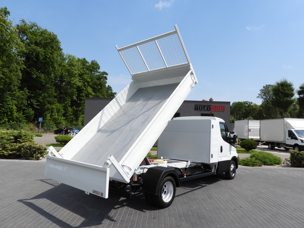 IVECO DAILY 35C15 TIPPER CRUISE CONTROL TWIN WHEELS AIR CONDITIONING 150HP - Utilitaire benne: photos 3 IVECO DAILY 35C15 TIPPER CRUISE CONTROL TWIN WHEELS AIR CONDITIONING 150HP - Utilitaire benne: photos 3