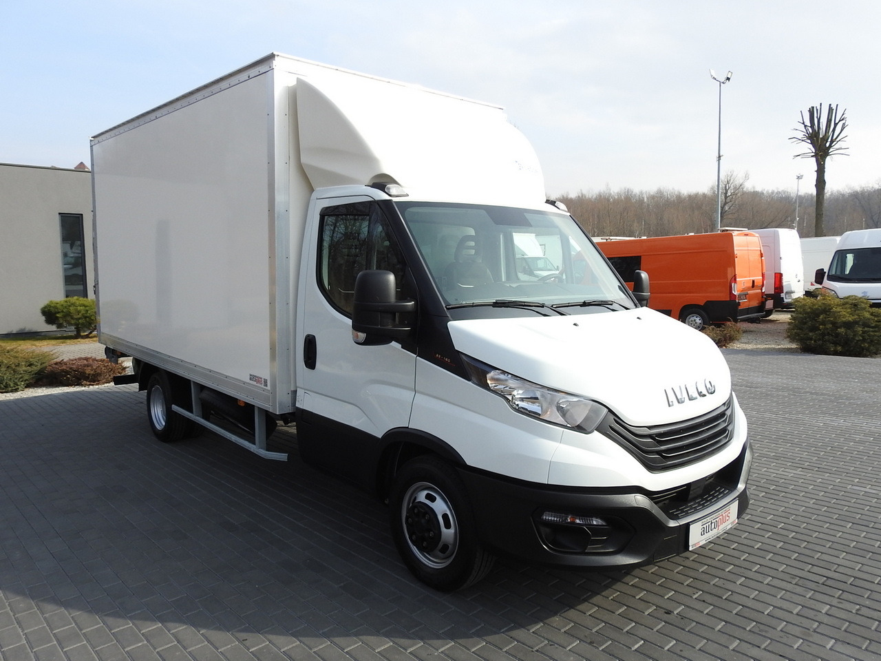 IVECO DAILY 35C16 BOX LIFT 8 PALLETS CRUISE CONTROL TWIN WHEELS AIR CONDITIONING  160HP - Fourgon grand volume: photos 4 IVECO DAILY 35C16 BOX LIFT 8 PALLETS CRUISE CONTROL TWIN WHEELS AIR CONDITIONING  160HP - Fourgon grand volume: photos 4