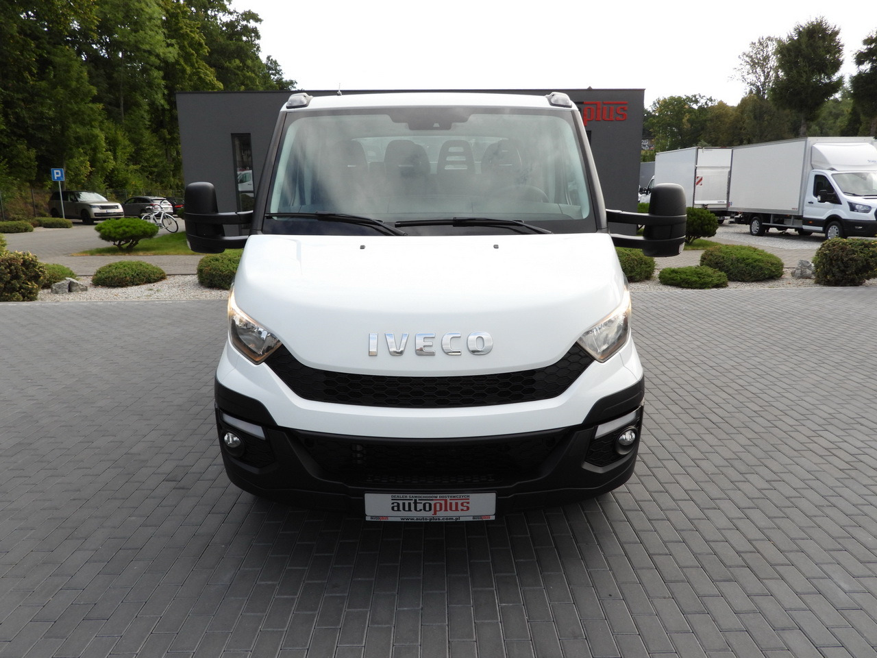 IVECO DAILY 35C17 STAKE BODY DOUBLE CABIN DOKA 7 SEATS CRUISE CONTROL TWIN WHEELS AIR CONDITIONING 170HP - Utilitaire double cabine: photos 5 IVECO DAILY 35C17 STAKE BODY DOUBLE CABIN DOKA 7 SEATS CRUISE CONTROL TWIN WHEELS AIR CONDITIONING 170HP - Utilitaire double cabine: photos 5