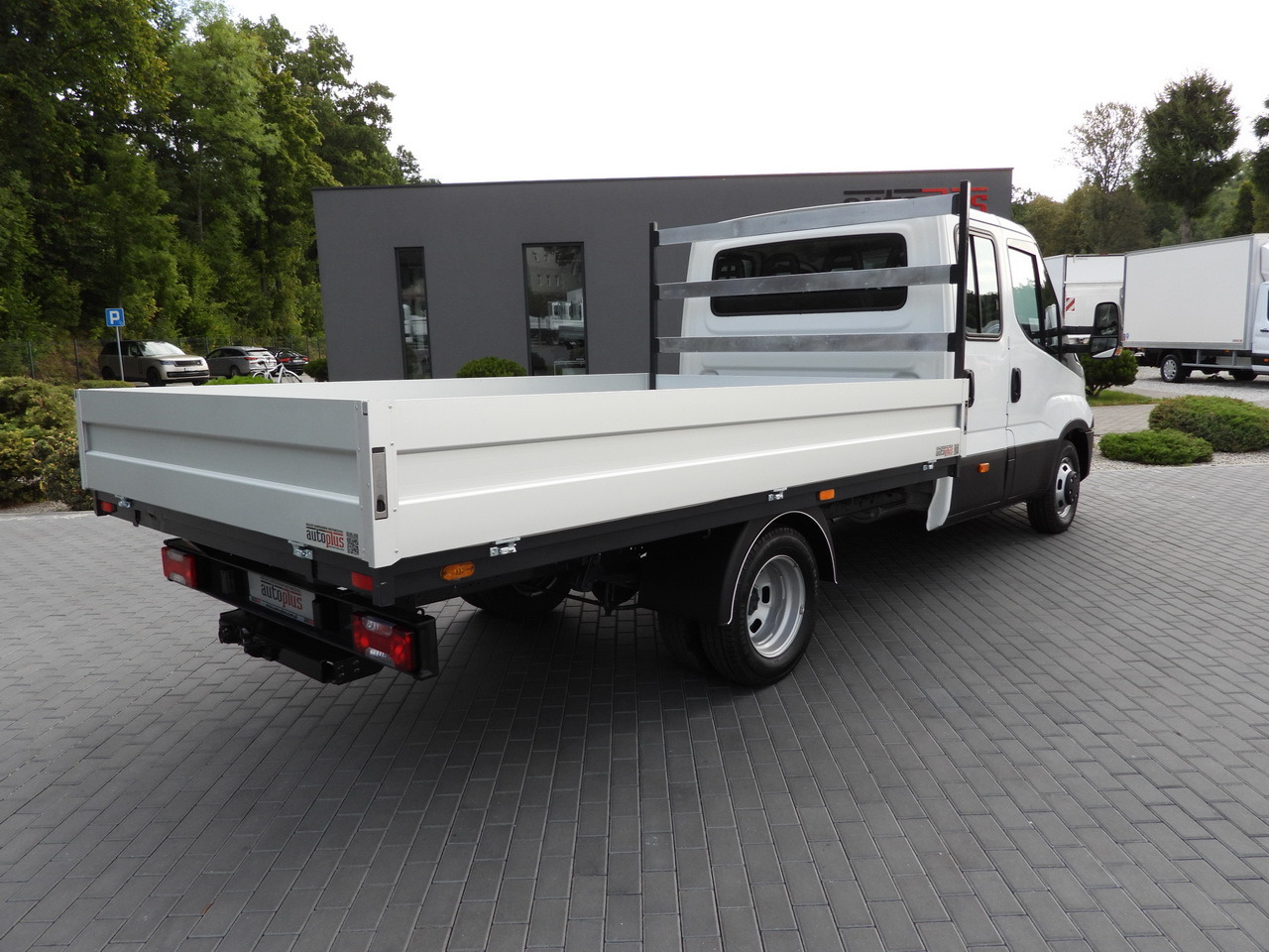 IVECO DAILY 35C17 STAKE BODY DOUBLE CABIN DOKA 7 SEATS CRUISE CONTROL TWIN WHEELS AIR CONDITIONING 170HP - Utilitaire double cabine: photos 3 IVECO DAILY 35C17 STAKE BODY DOUBLE CABIN DOKA 7 SEATS CRUISE CONTROL TWIN WHEELS AIR CONDITIONING 170HP - Utilitaire double cabine: photos 3