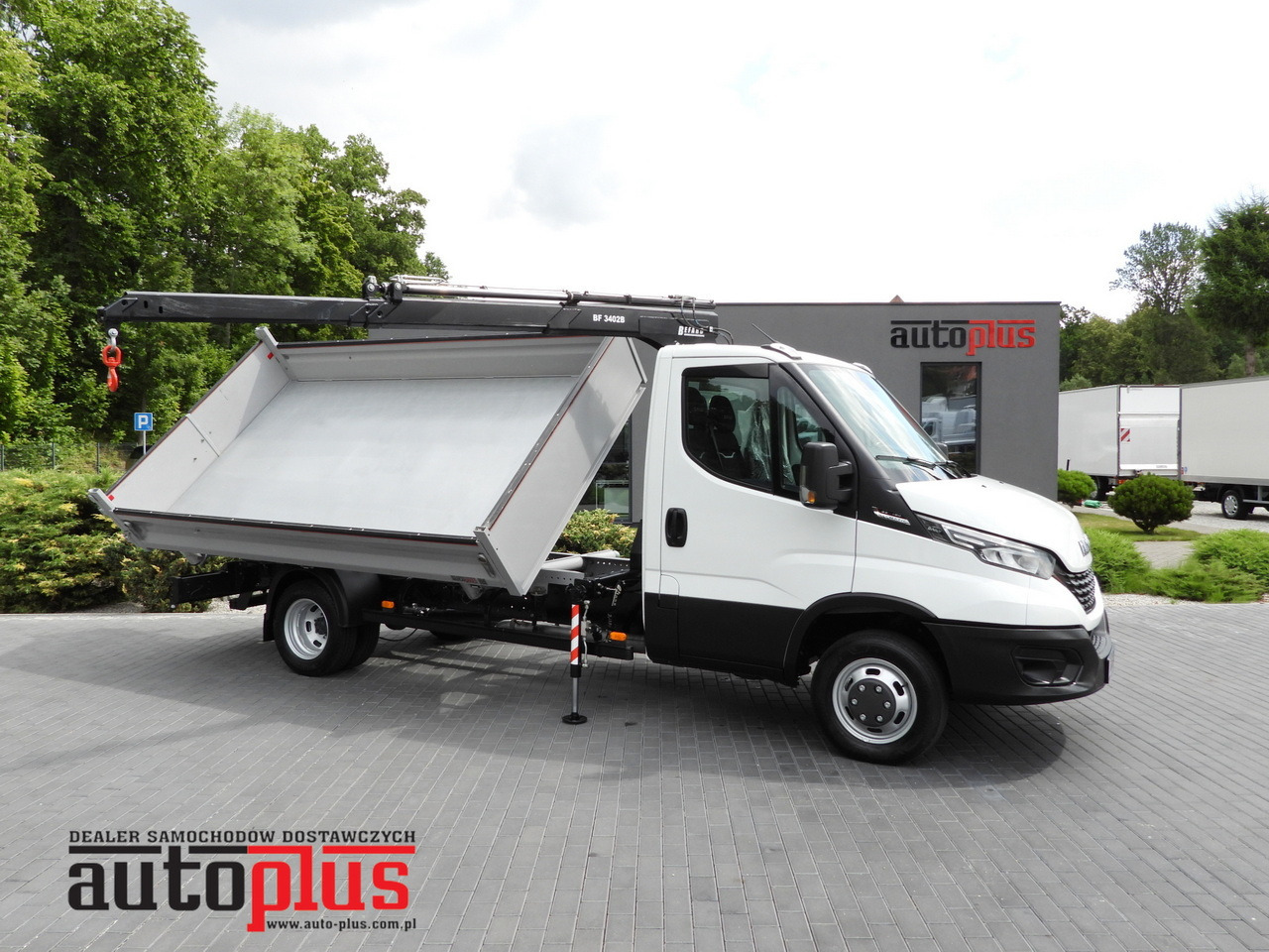 IVECO DAILY 35C18 THREE-WAY TIPPER 3 HDS SEATS CRUISE CONTROL LED LIGHTS AUTOMATIC TRANSMISSION HI-MATIC TWIN WHEELS AIR CONDITIONING 180HP - Utilitaire benne: photos 1 IVECO DAILY 35C18 THREE-WAY TIPPER 3 HDS SEATS CRUISE CONTROL LED LIGHTS AUTOMATIC TRANSMISSION HI-MATIC TWIN WHEELS AIR CONDITIONING 180HP - Utilitaire benne: photos 1