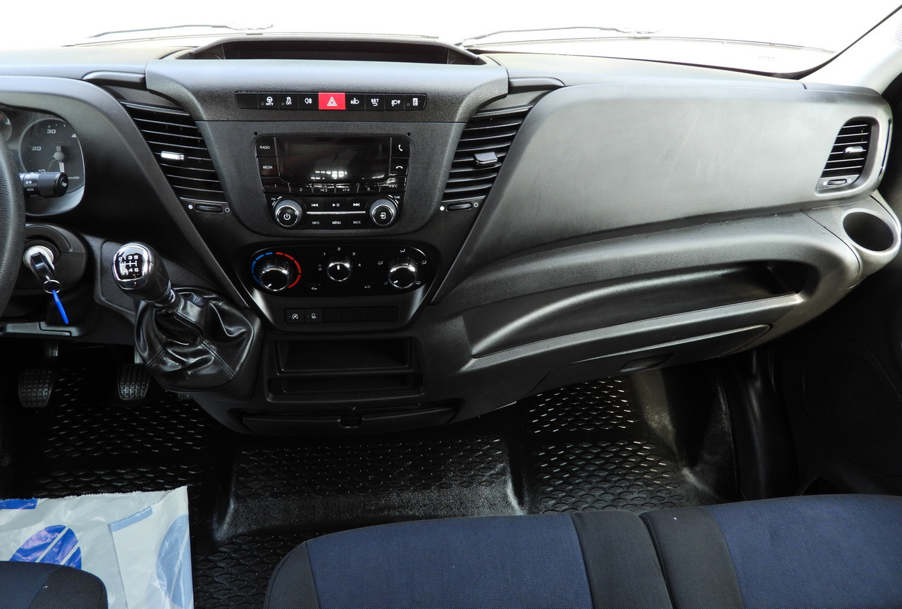 Utilitaire double cabine IVECO DAILY 35S12 STAKE BODY DOUBLE CABIN DOKA 7 SEATS AIR CONDITIONING 120HP: photos 27 Utilitaire double cabine IVECO DAILY 35S12 STAKE BODY DOUBLE CABIN DOKA 7 SEATS AIR CONDITIONING 120HP: photos 27