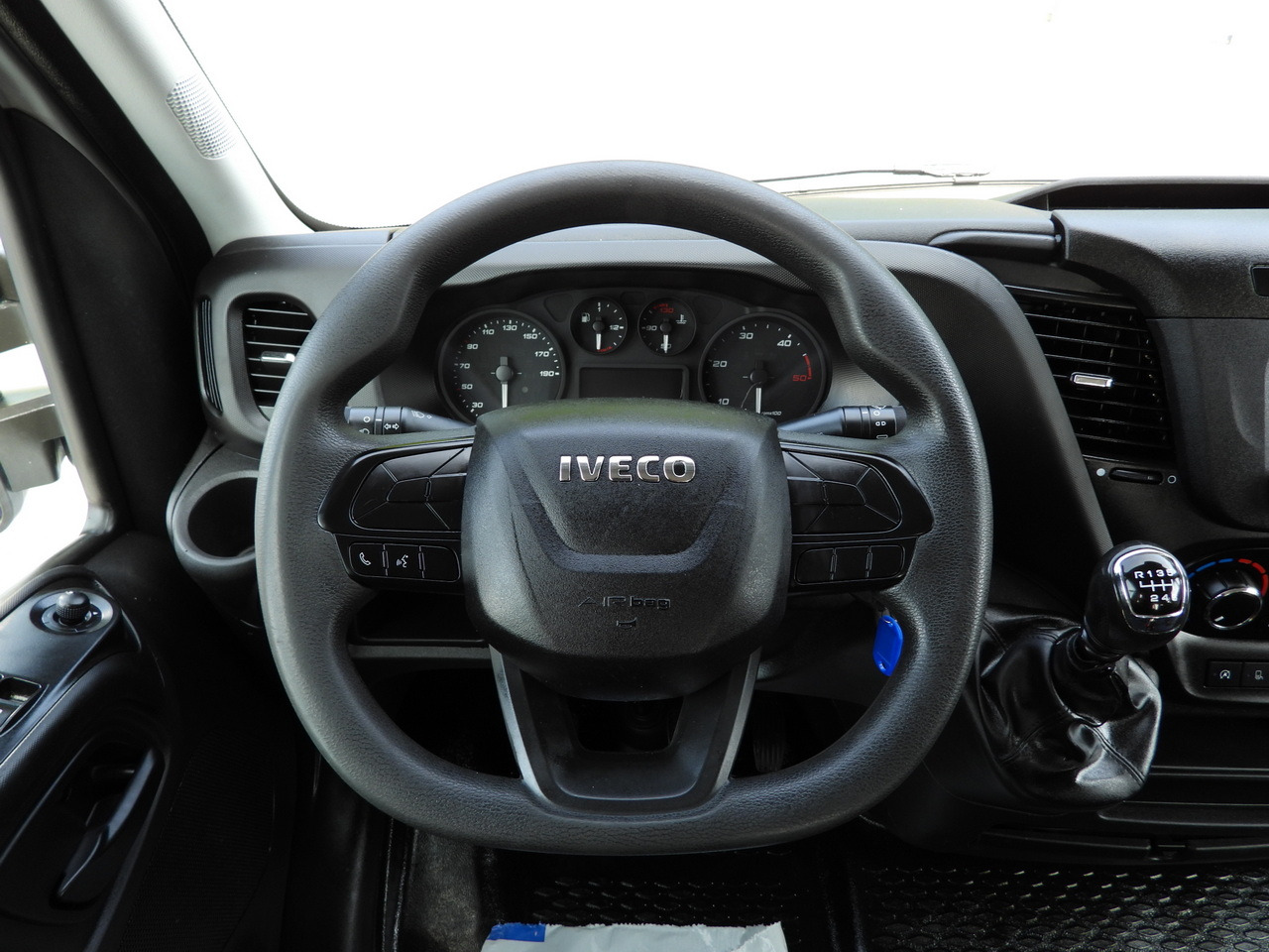 Utilitaire double cabine IVECO DAILY 35S12 STAKE BODY DOUBLE CABIN DOKA 7 SEATS AIR CONDITIONING 120HP: photos 25 Utilitaire double cabine IVECO DAILY 35S12 STAKE BODY DOUBLE CABIN DOKA 7 SEATS AIR CONDITIONING 120HP: photos 25